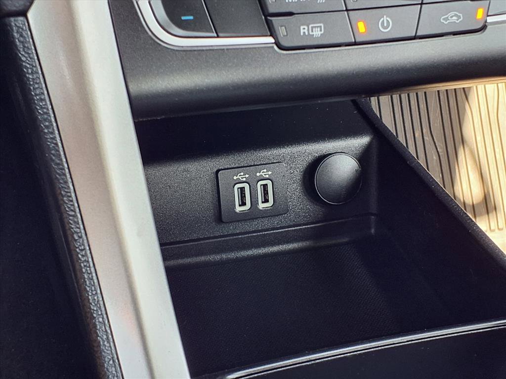 Used 2020 Ford Fusion SE image 37