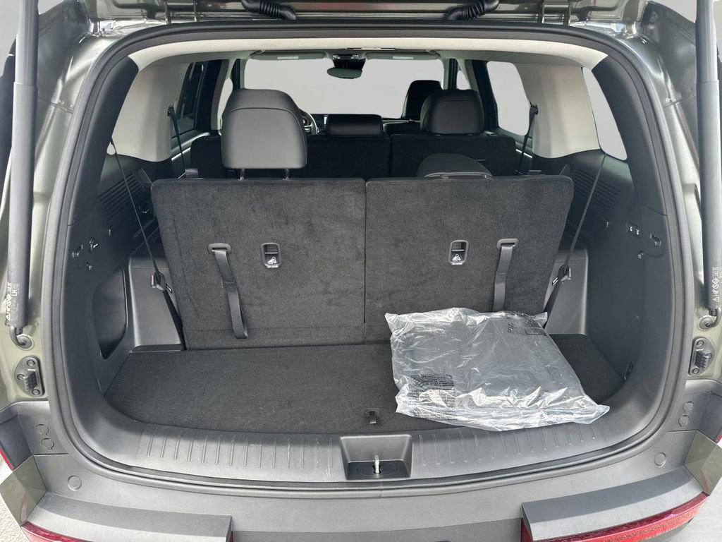 Used 2025 Hyundai Santa Fe SEL FWD image 25