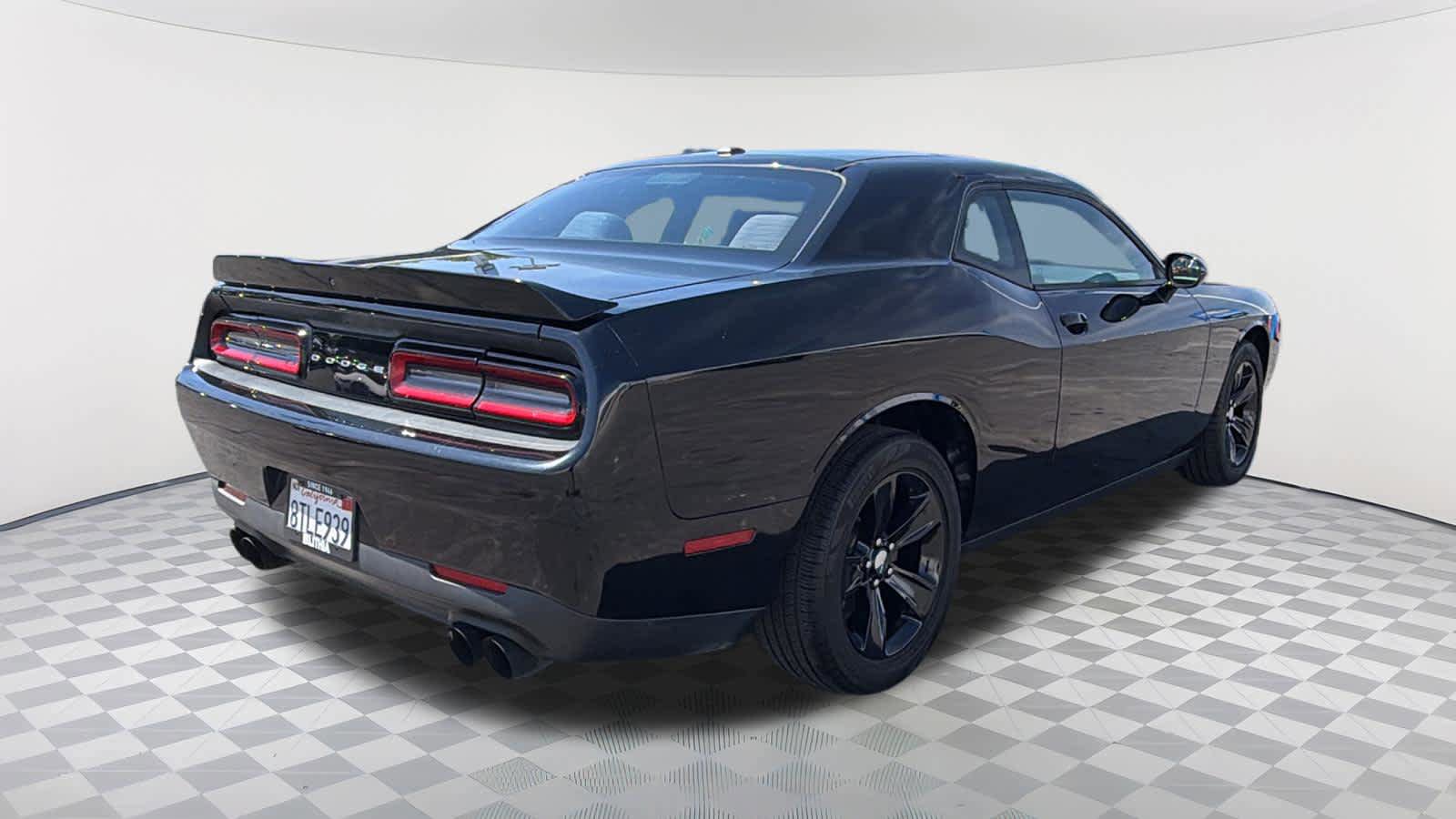 Used 2020 Dodge Challenger SXT RWD image 5