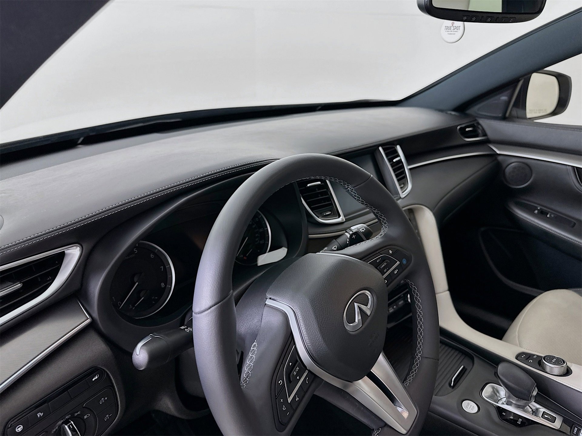 Used 2023 INFINITI QX55 Luxe w/ Cargo Package image 10