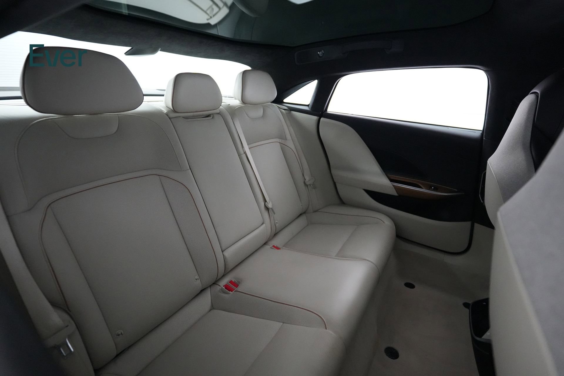 Used 2023 Lucid Air Touring image 5