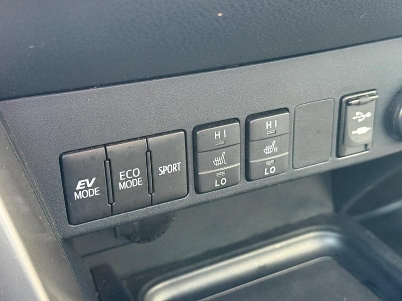 Used 2018 Toyota RAV4 Limited AWD/4WD image 30