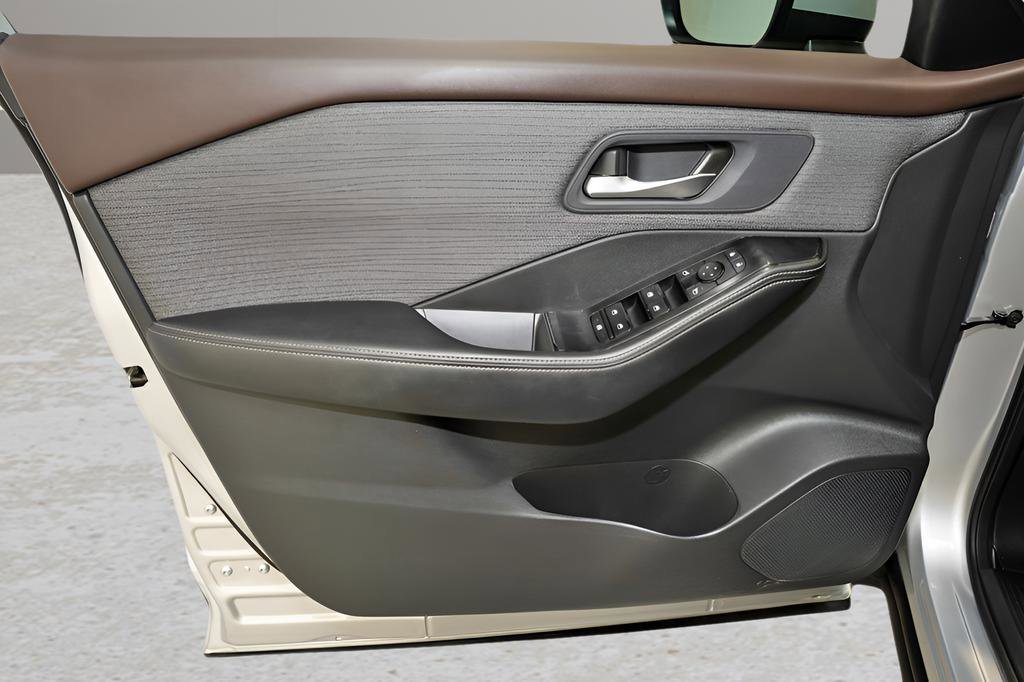 Certified 2023 Nissan Rogue SV image 14