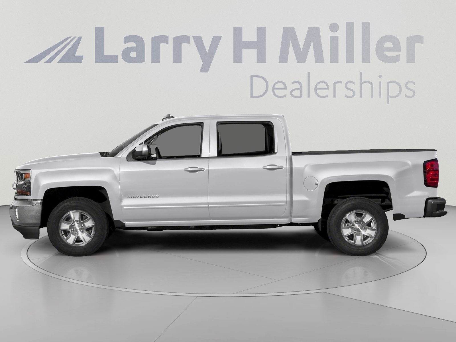 Used 2018 Chevrolet Silverado 1500 LT w/ LT Eassist Package AWD/4WD image 3
