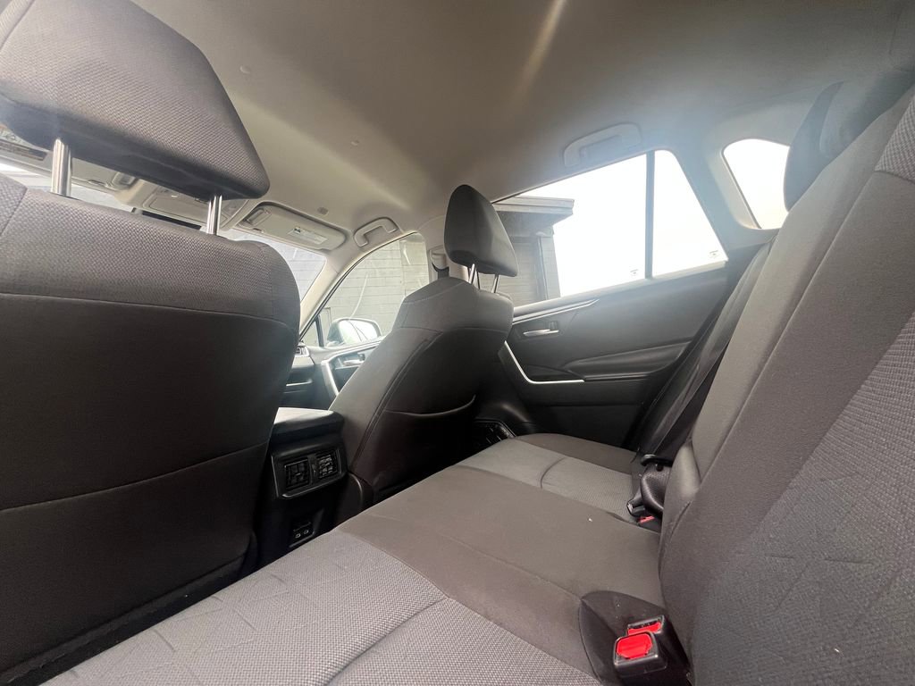 Used 2025 Toyota RAV4 XLE AWD/4WD image 16