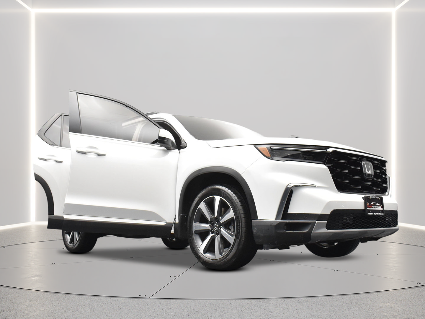 Used 2023 Honda Pilot Touring image 17