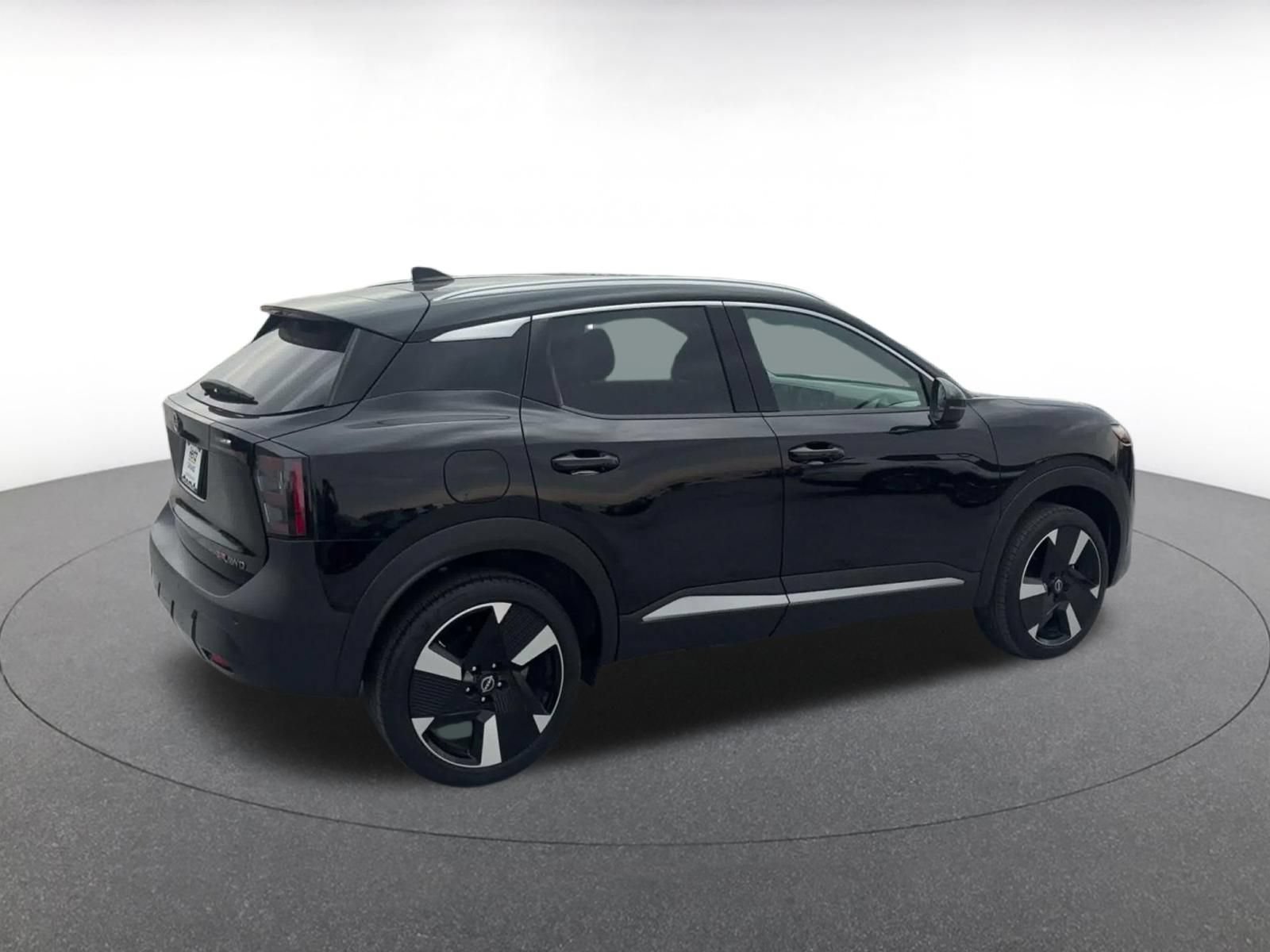 Used 2026 Nissan Kicks SR AWD/4WD image 12