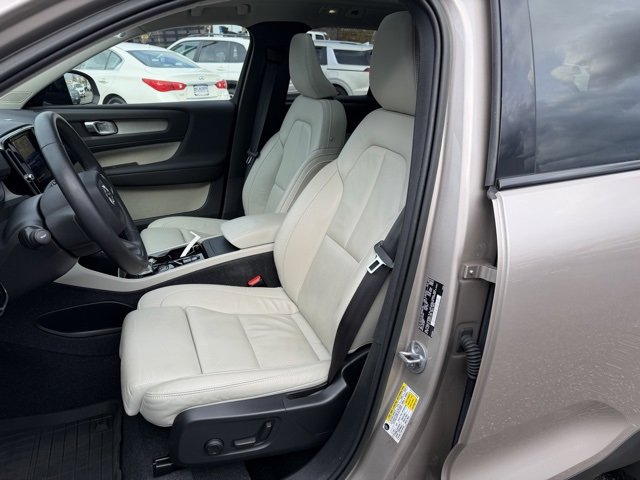 Certified 2023 Volvo XC40 B5 Plus w/ Driver Assist Package image 9