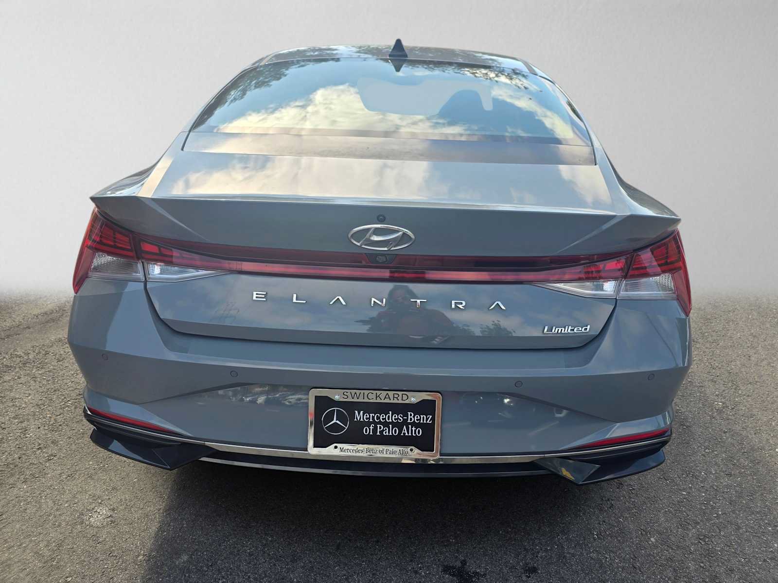 Used 2021 Hyundai Elantra Limited FWD image 4