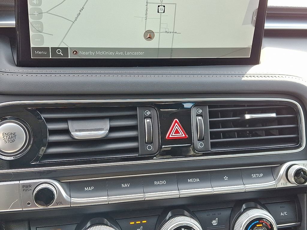 Used 2023 Genesis G70 2.0T image 17