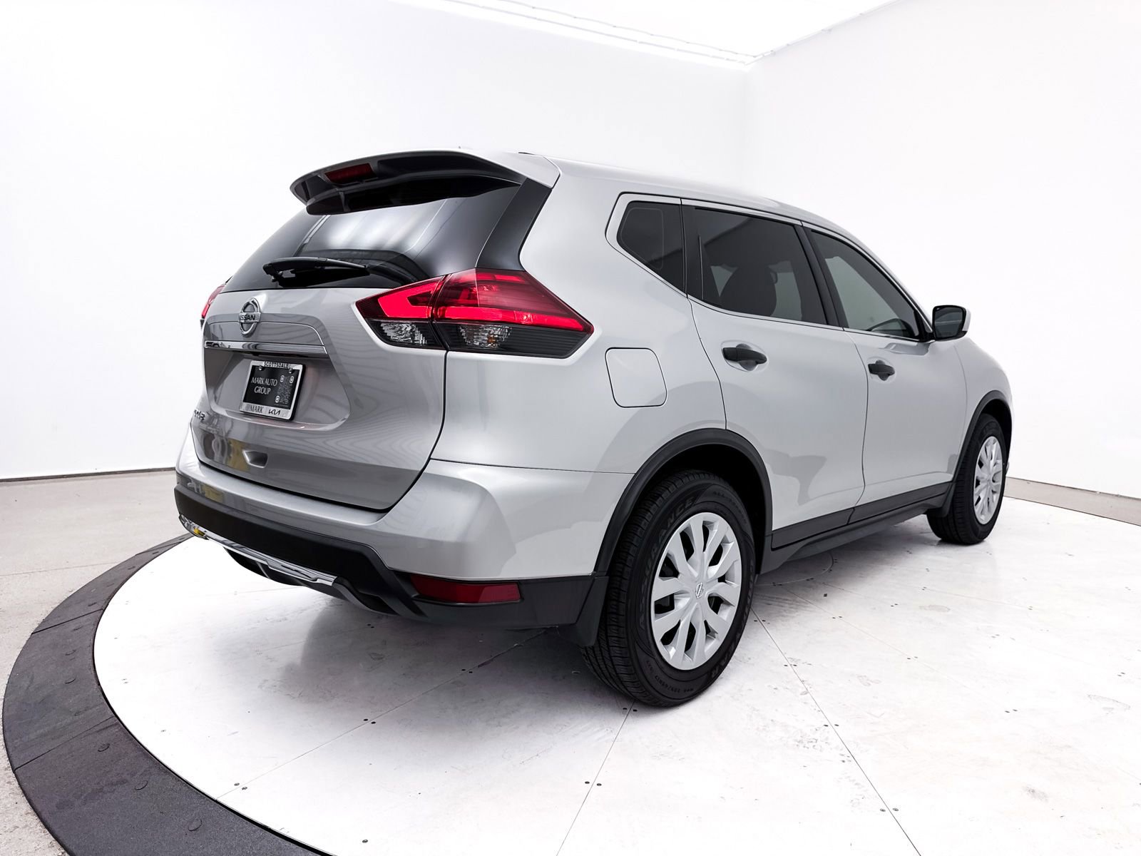 Used 2017 Nissan Rogue S image 15