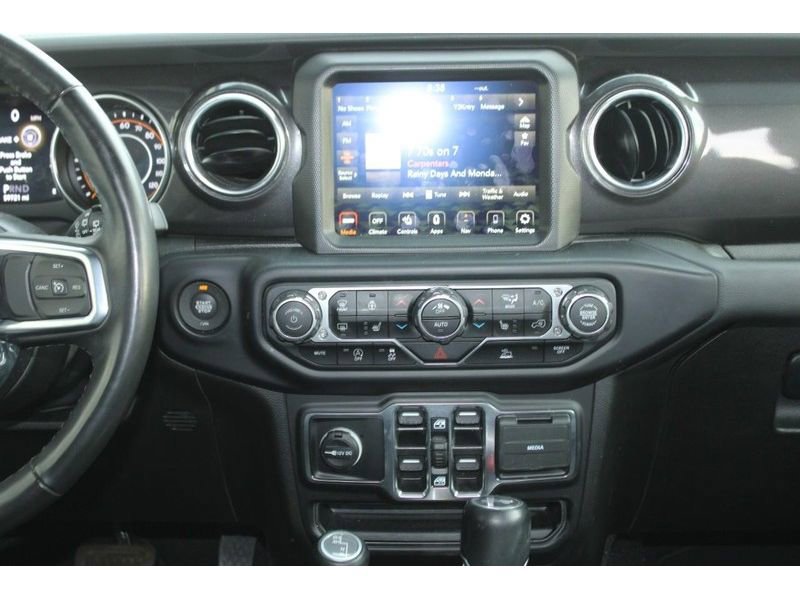 Used 2022 Jeep Wrangler Unlimited Sahara image 17