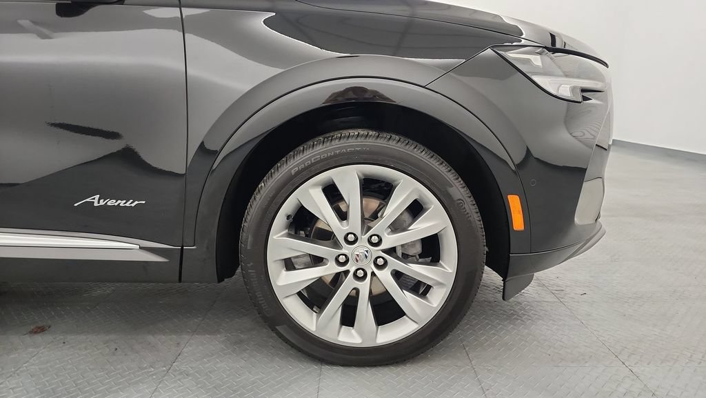 Used 2023 Buick Envision Avenir AWD/4WD image 24