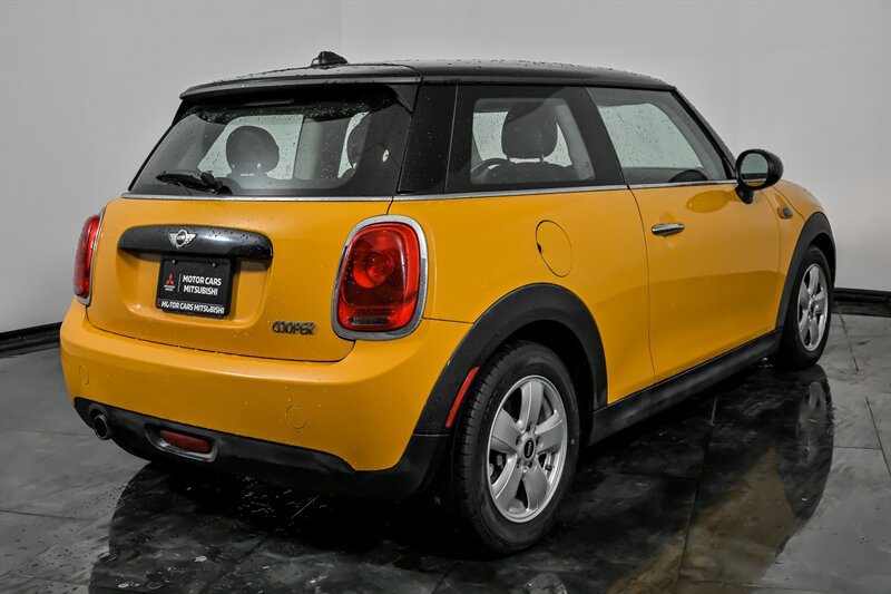 Used 2016 MINI Cooper 2-Door Hardtop image 10