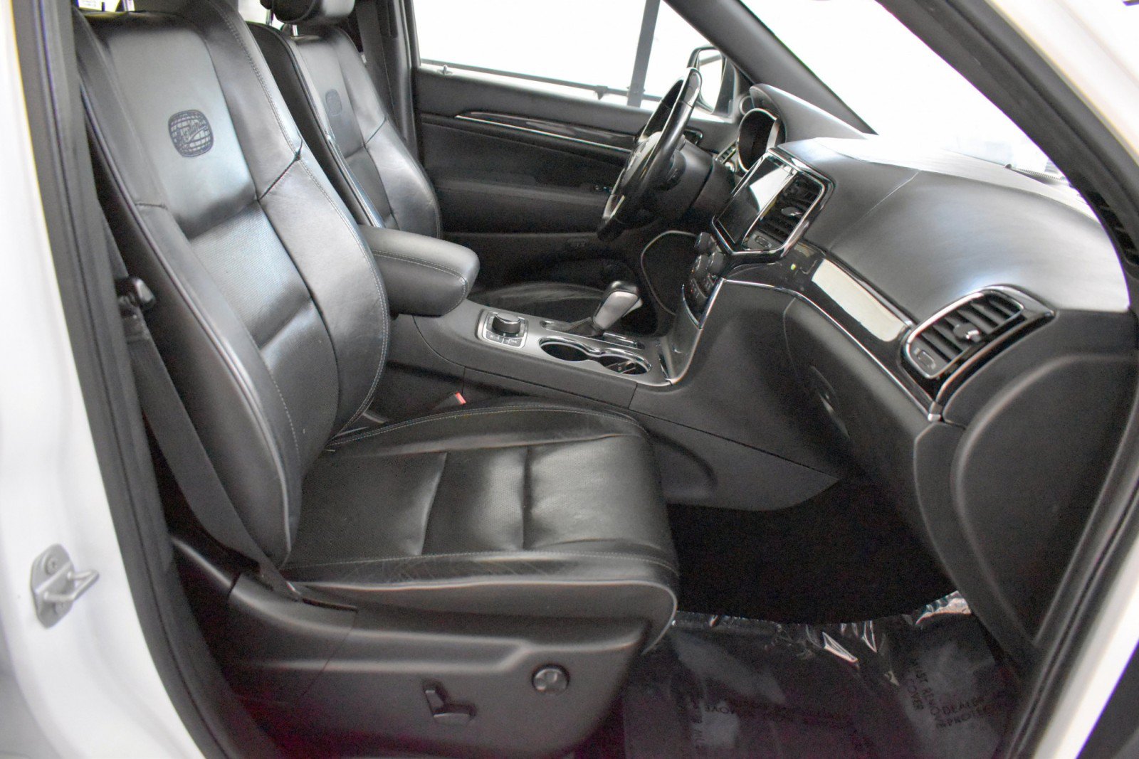 Used 2020 Jeep Grand Cherokee Overland AWD/4WD image 42