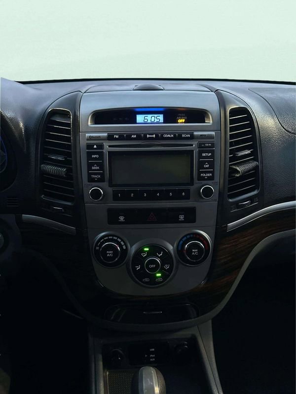 Used 2011 Hyundai Santa Fe GLS image 25