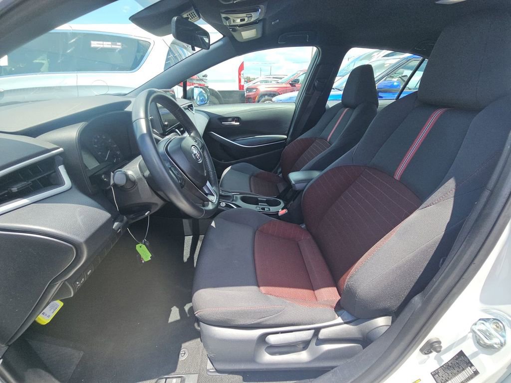 Used 2025 Toyota Corolla SE FWD image 3