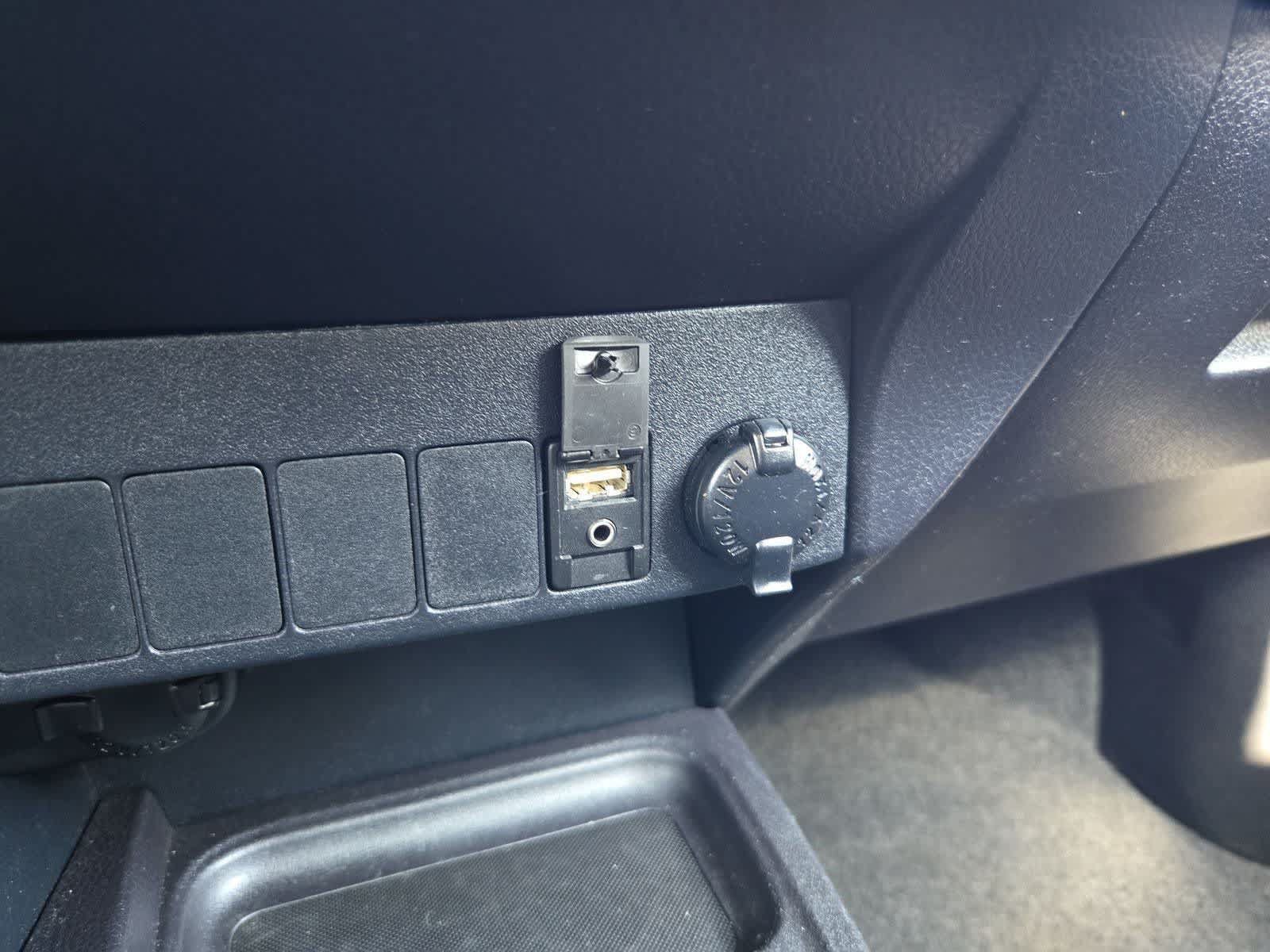 Used 2018 Toyota RAV4 XLE FWD image 30