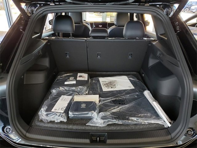 New 2026 Volkswagen Tiguan SE R-Line image 9