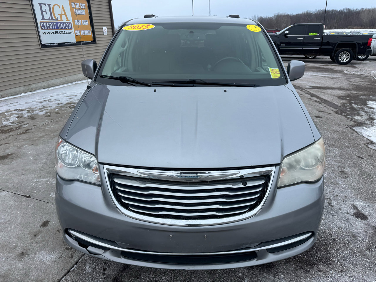 Used 2015 Chrysler Town & Country Touring w/ Driver Convenience Group image 2