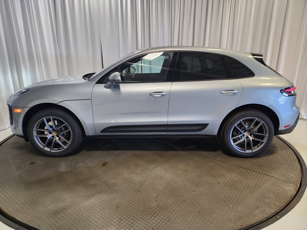 Used 2025 Porsche Macan . image 2