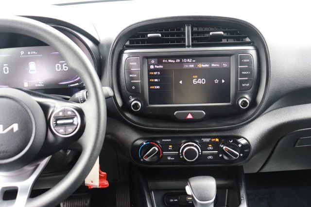Used 2025 Kia Soul LX w/ LX Technology Package FWD image 15