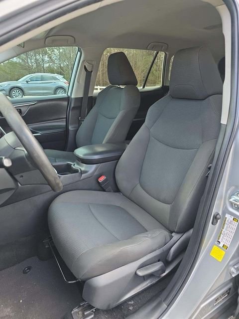 Used 2022 Toyota RAV4 LE image 10