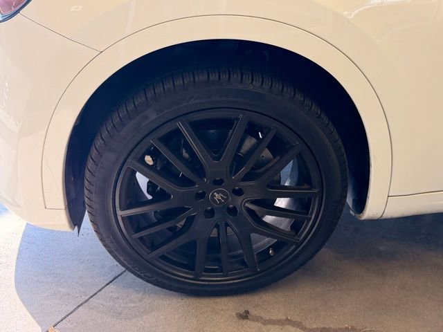 Used 2022 Maserati Levante Modena image 24