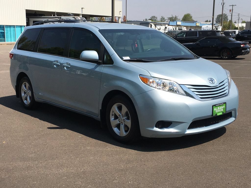 Used 2017 Toyota Sienna LE FWD image 9