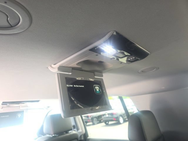 Used 2015 Chevrolet Suburban LT AWD/4WD image 35