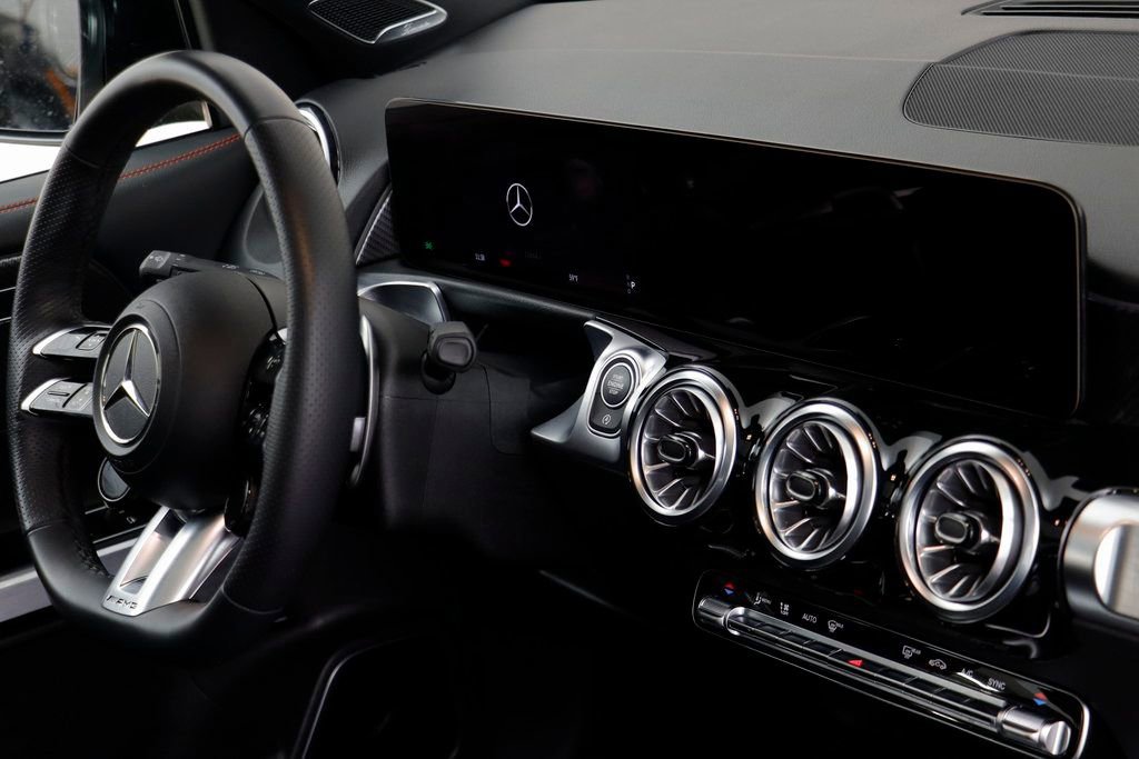 Used 2025 Mercedes-Benz GLB 35 AMG 4MATIC image 21