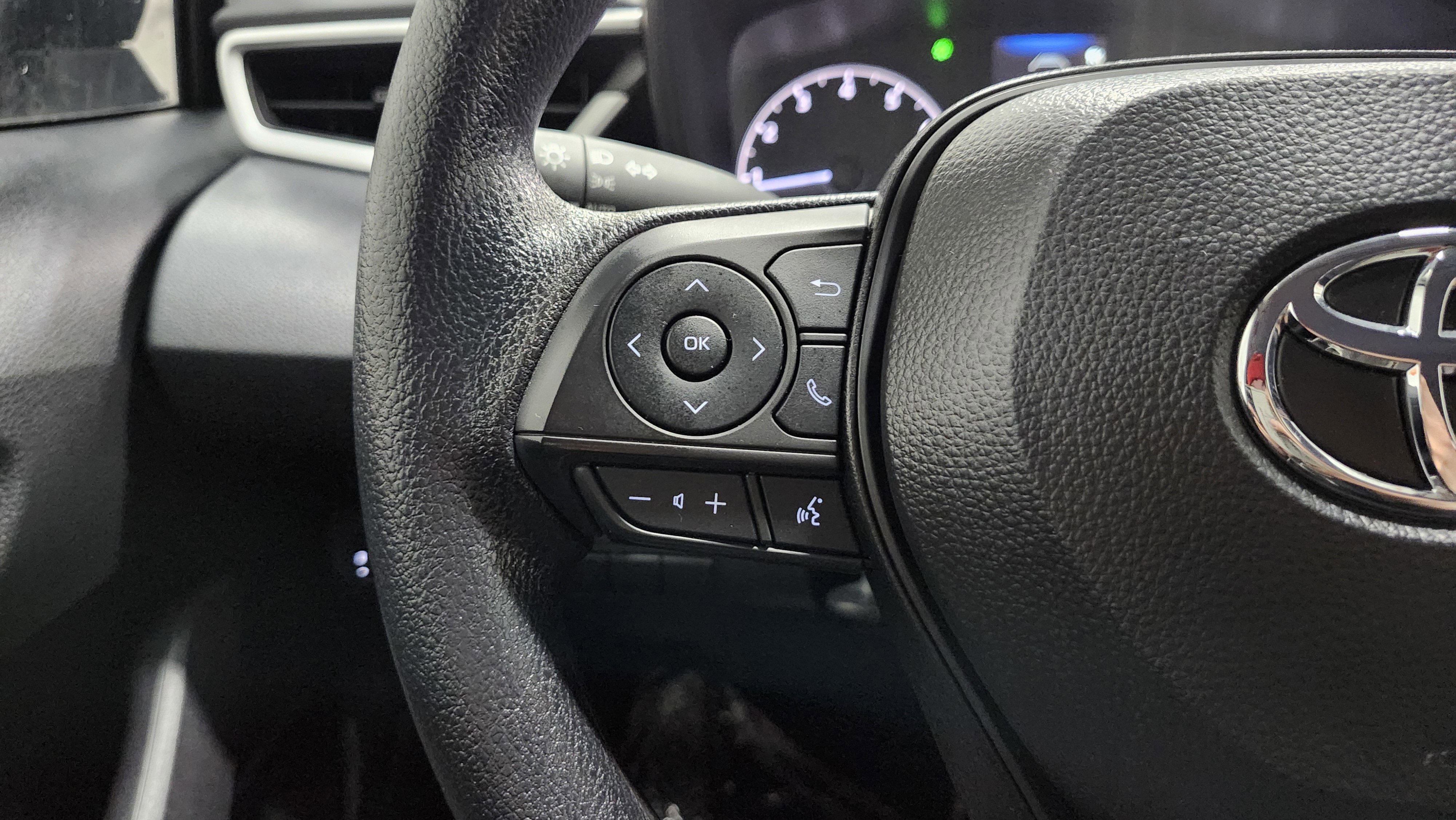 Used 2025 Toyota Corolla LE image 30