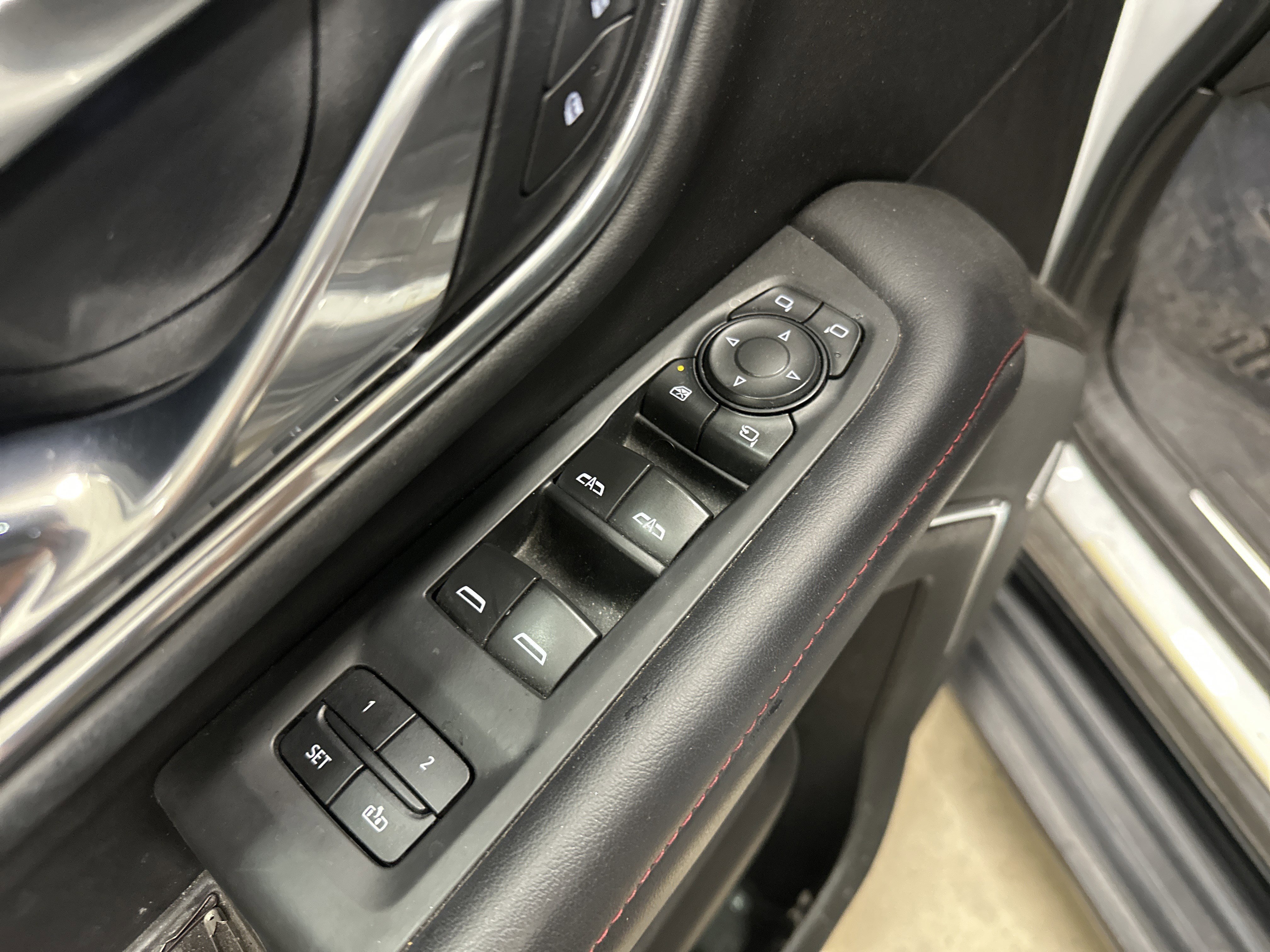 Used 2021 Chevrolet Tahoe RST w/ Luxury Package AWD/4WD image 15