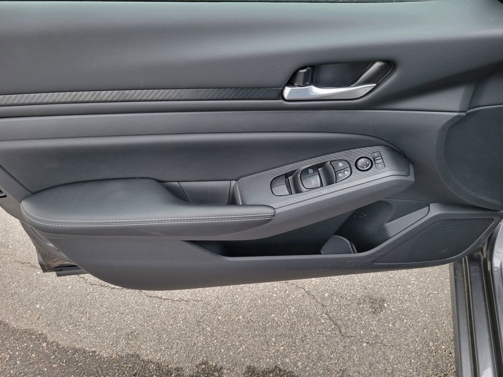 Used 2025 Nissan Altima 2.5 SV w/ SV Special Edition Package image 16