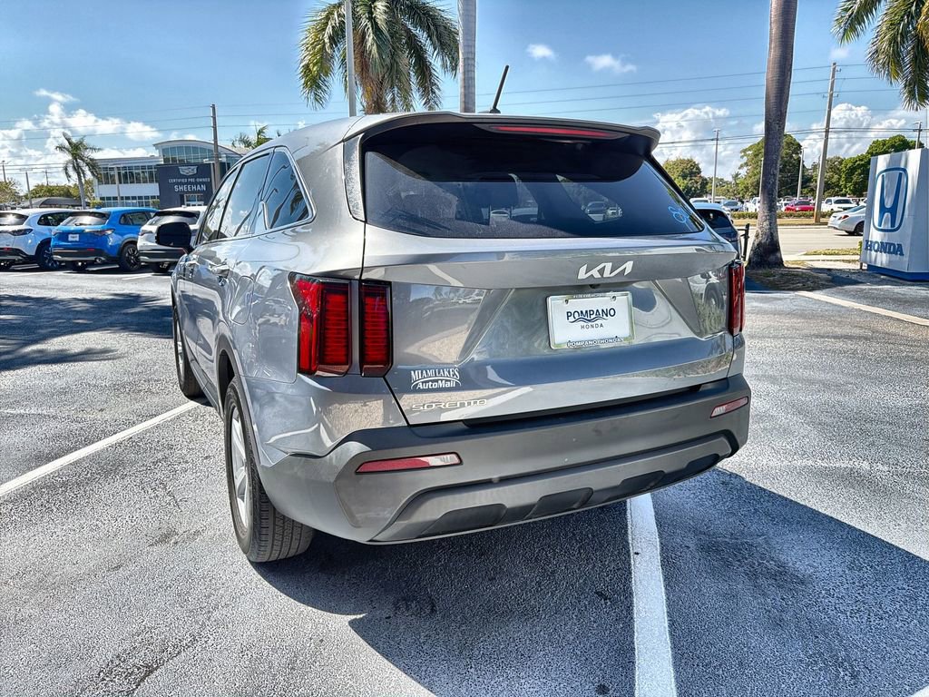 Used 2023 Kia Sorento LX image 6