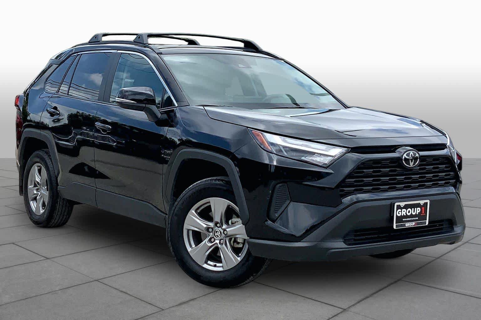 Used 2025 Toyota RAV4 XLE w/ Convenience Package FWD image 3
