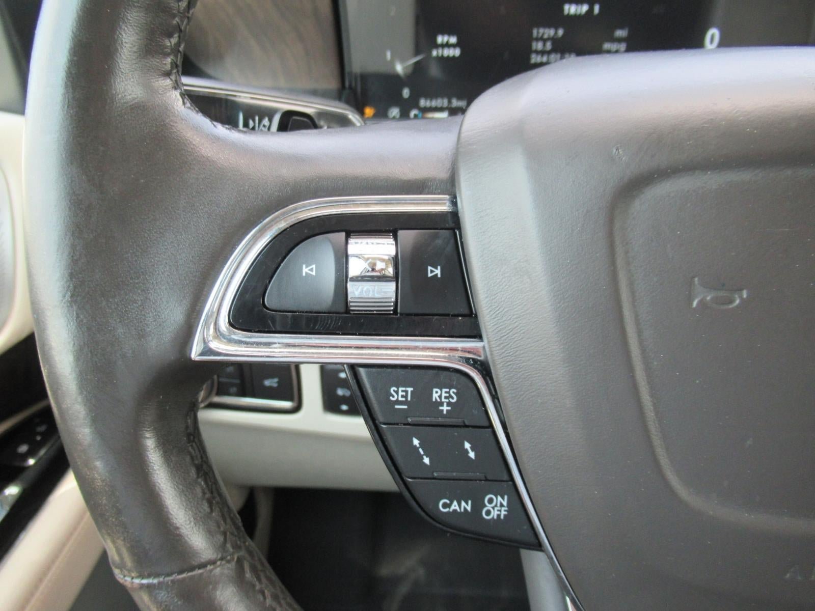Used 2019 Lincoln Navigator Reserve AWD/4WD image 25