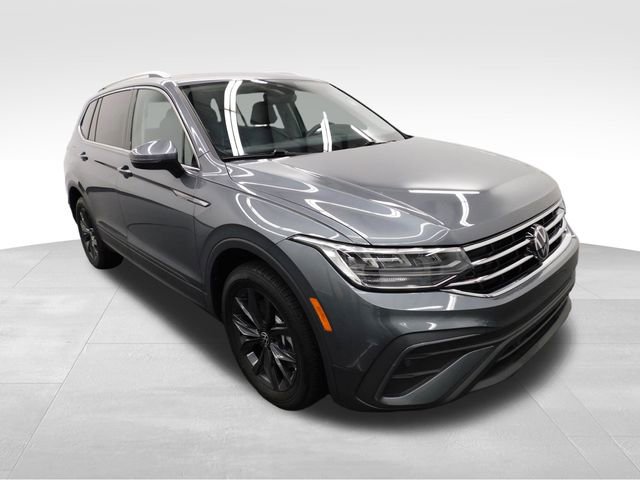 Used 2024 Volkswagen Tiguan SE image 2