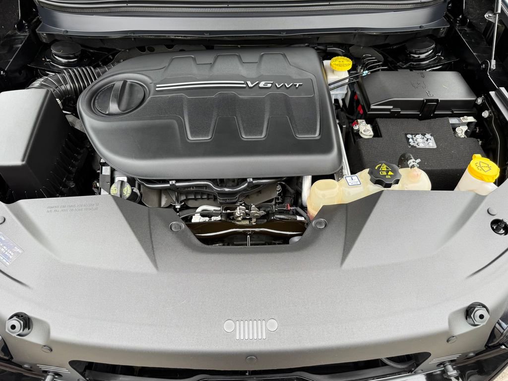 Used 2022 Jeep Cherokee Limited image 9