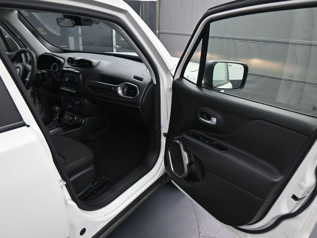 Used 2023 Jeep Renegade Latitude image 44