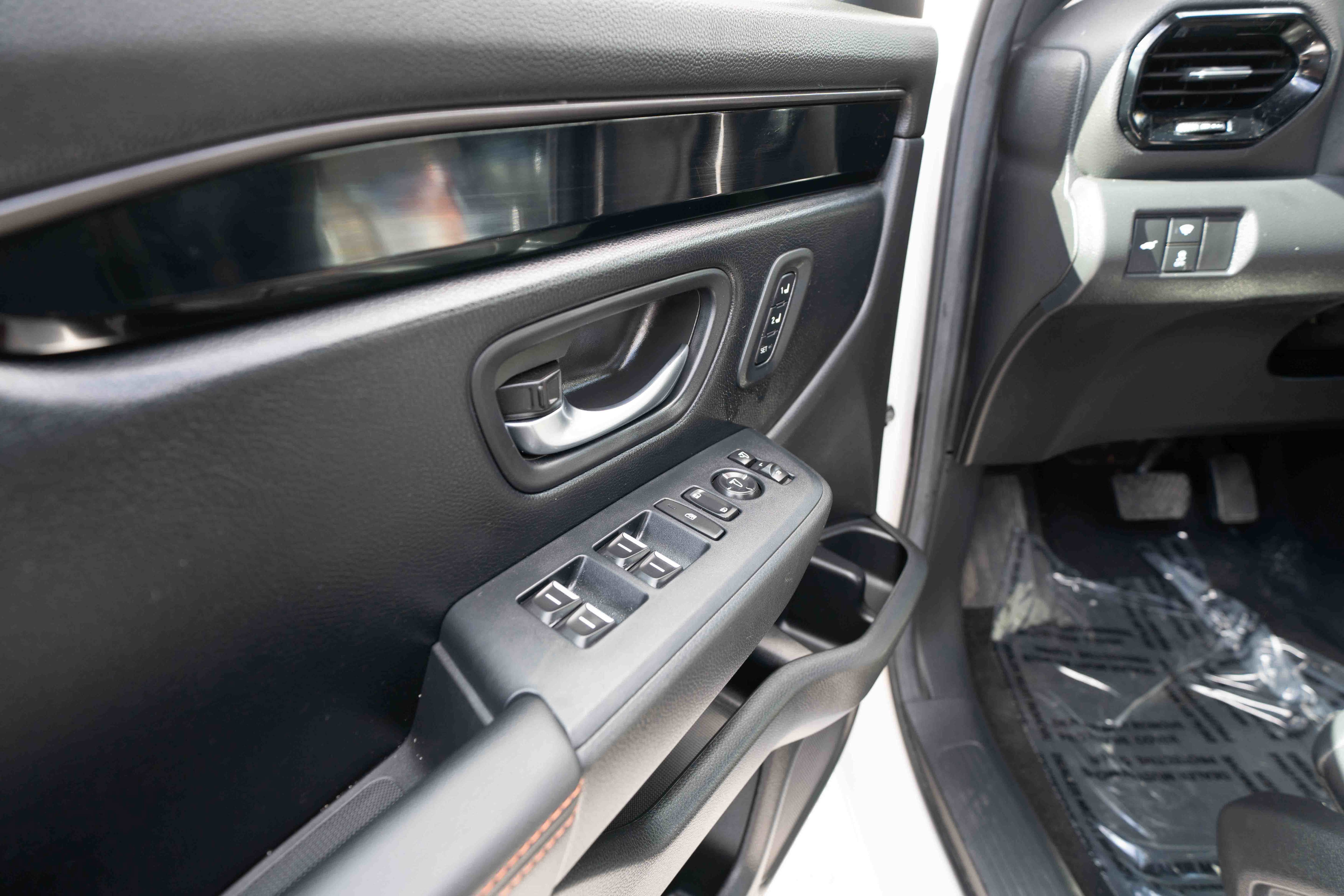 Certified 2025 Honda Pilot TrailSport image 7