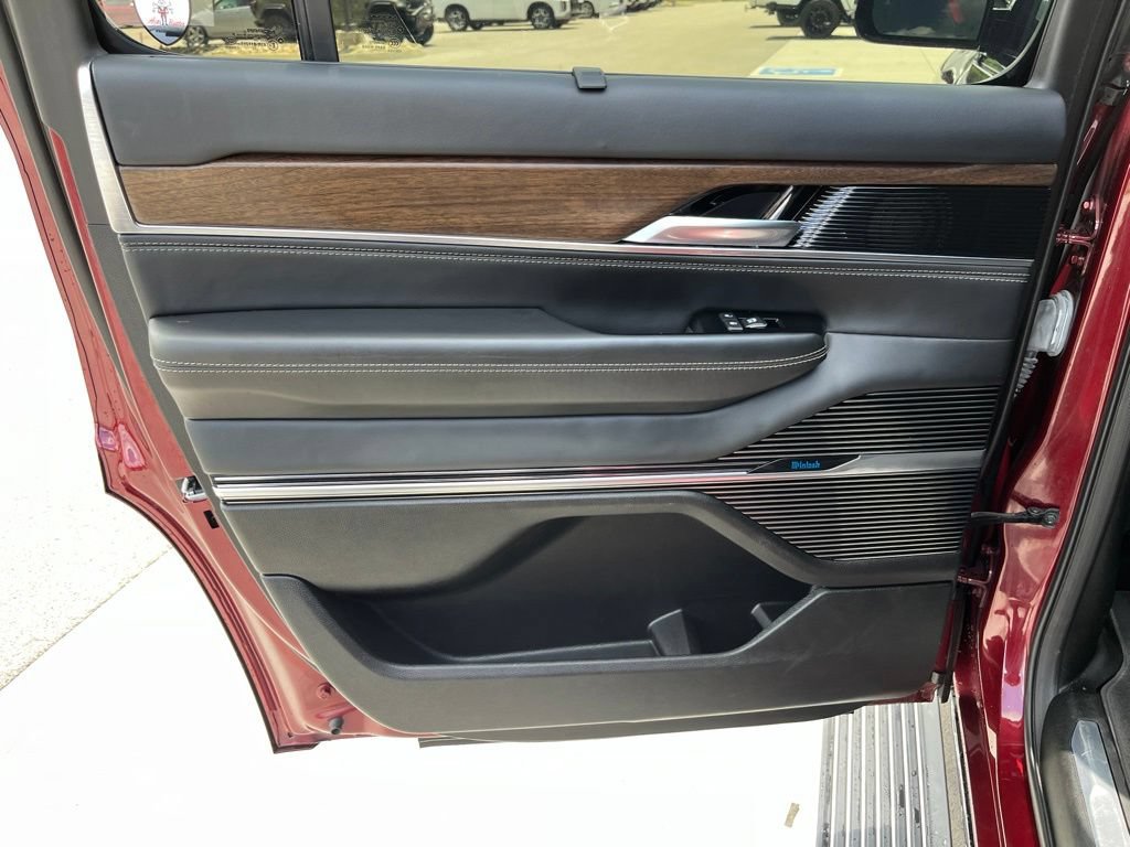 Used 2023 Jeep Grand Wagoneer 4WD image 19