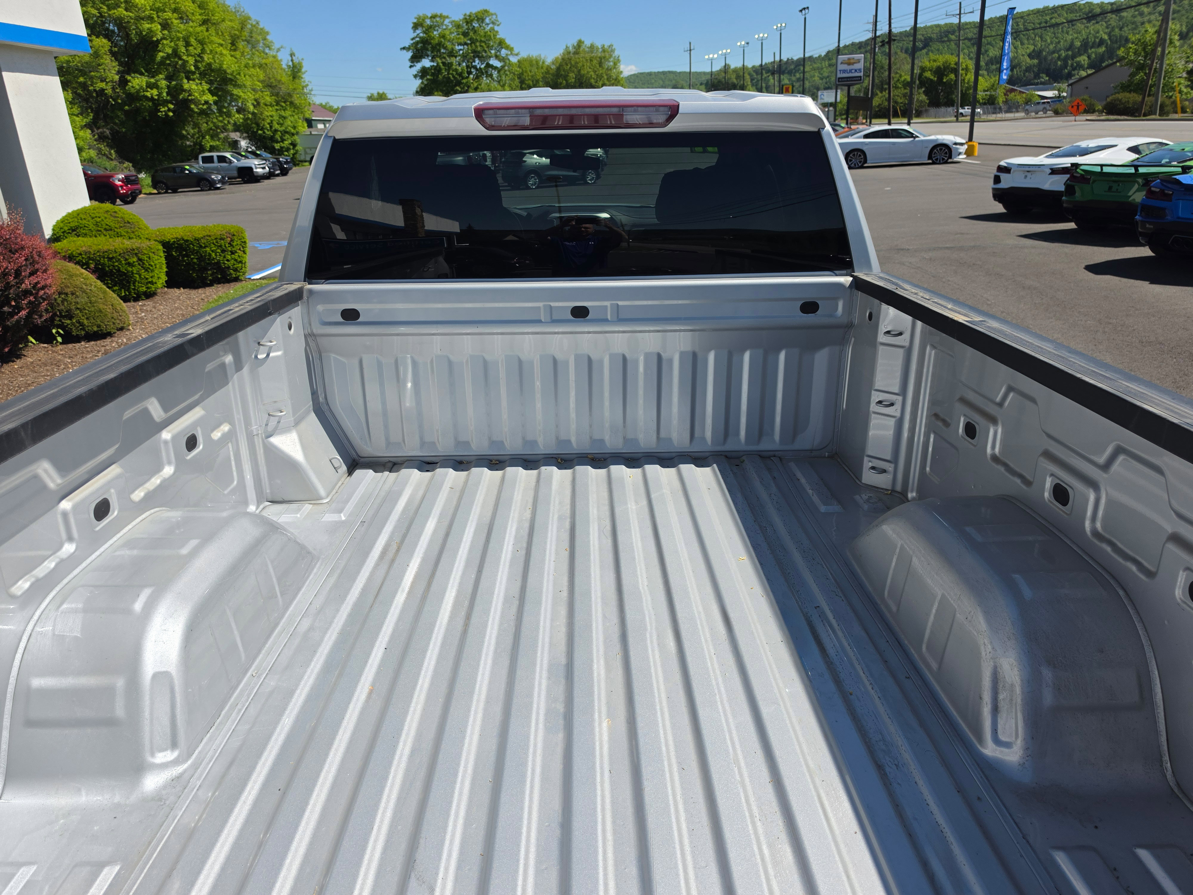 Used 2021 GMC Sierra 1500 SLE w/ Driver Alert Package I AWD/4WD image 5