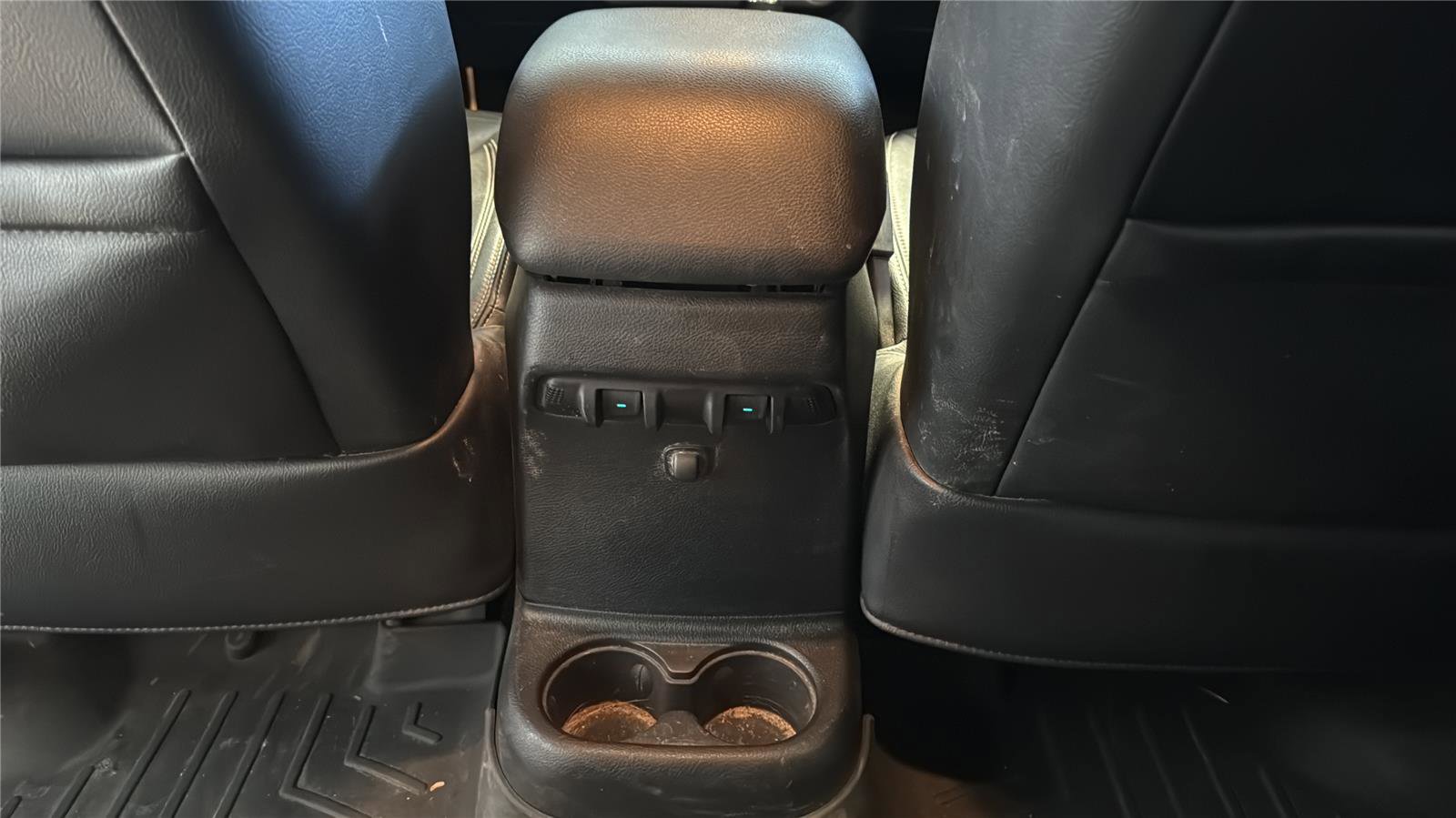 Used 2016 Jeep Wrangler Unlimited Rubicon w/ Dual Top Group AWD/4WD image 27