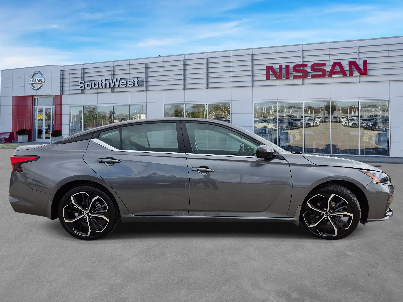 New 2026 Nissan Altima 2.5 SR FWD image 4