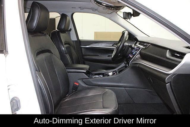 Used 2021 Jeep Grand Cherokee L Limited w/ Luxury Tech Group II image 17