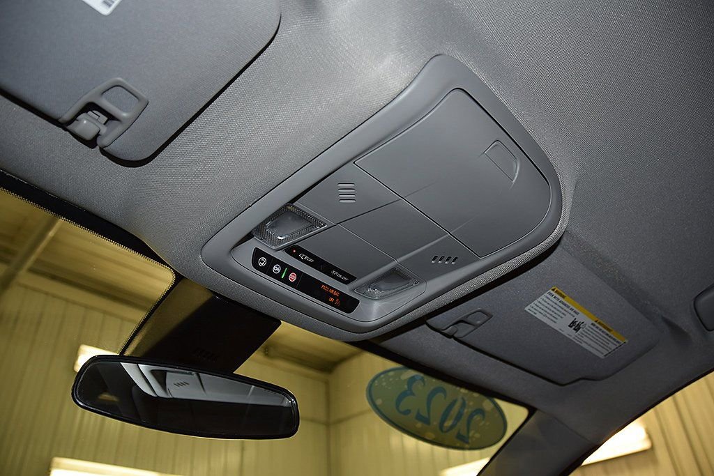 Used 2023 GMC Acadia SLE w/ Driver Convenience Package image 27