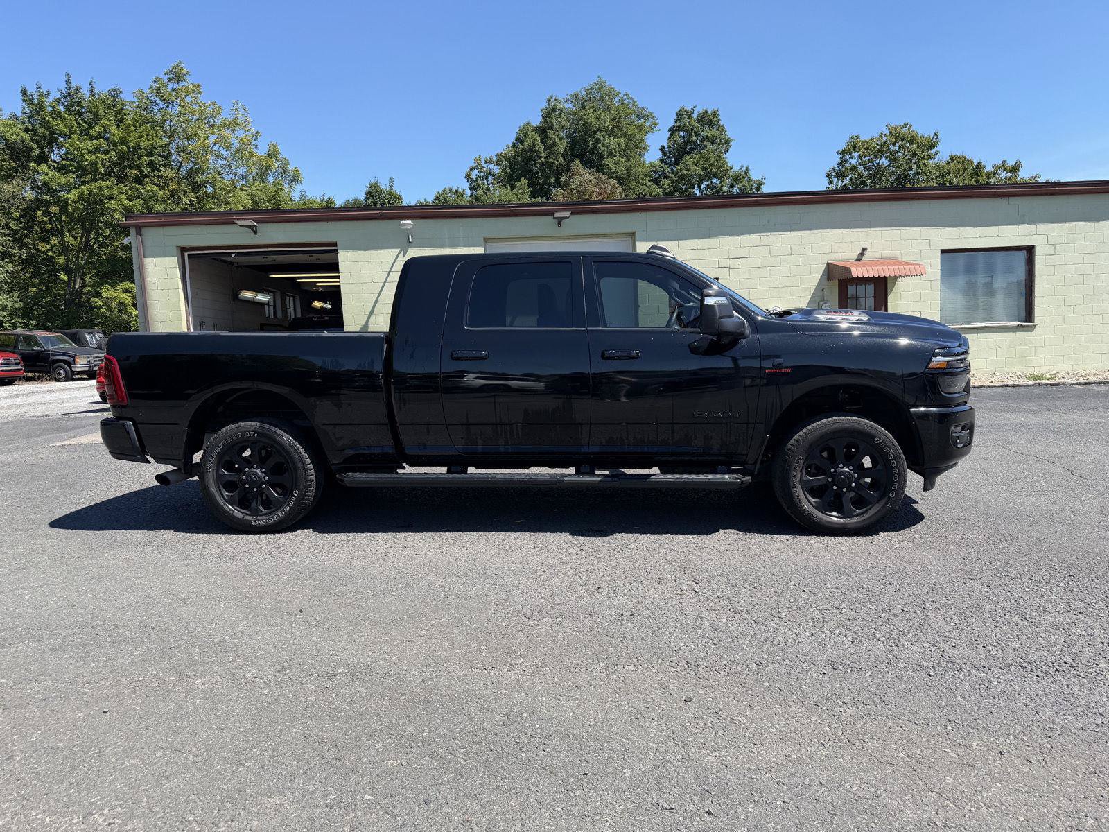 Used 2025 RAM 2500 Laramie AWD/4WD image 2