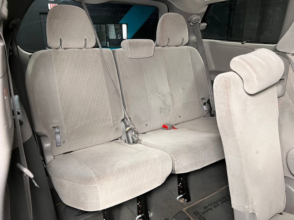 Used 2019 Toyota Sienna LE FWD image 27