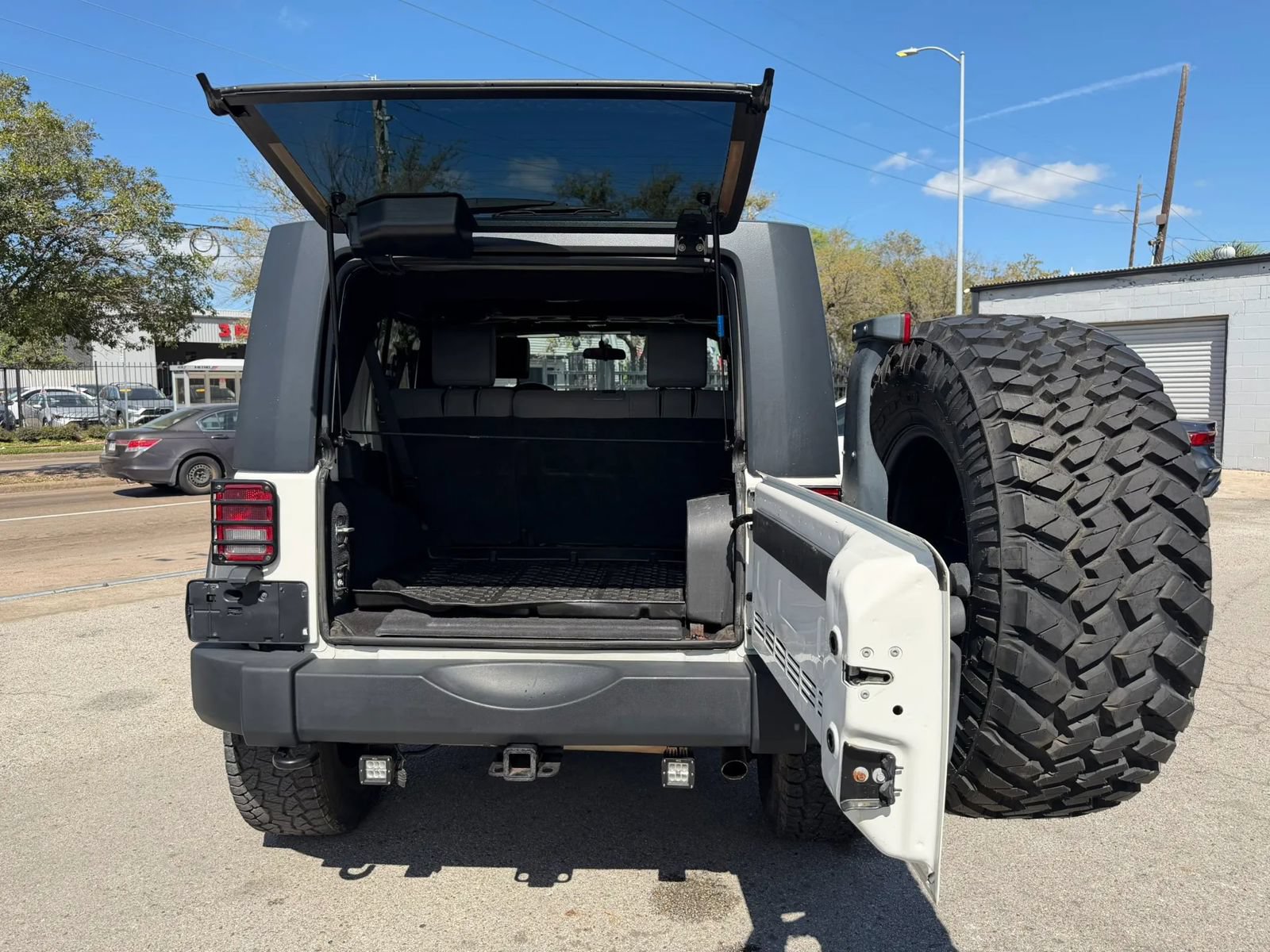 Used 2010 Jeep Wrangler Unlimited Rubicon w/ Trailer Tow Group AWD/4WD image 29